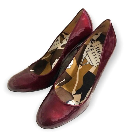 STUART WEITZMAN burgundy patent 'Honor Roll' size 6.5 - Picture 1 of 9